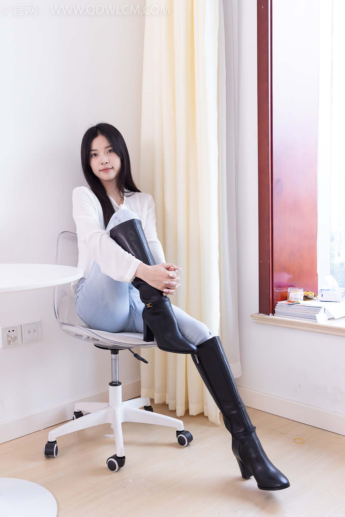 物恋传媒 NO.2464 茯苓-长靴、白棉袜 预览图 - 2