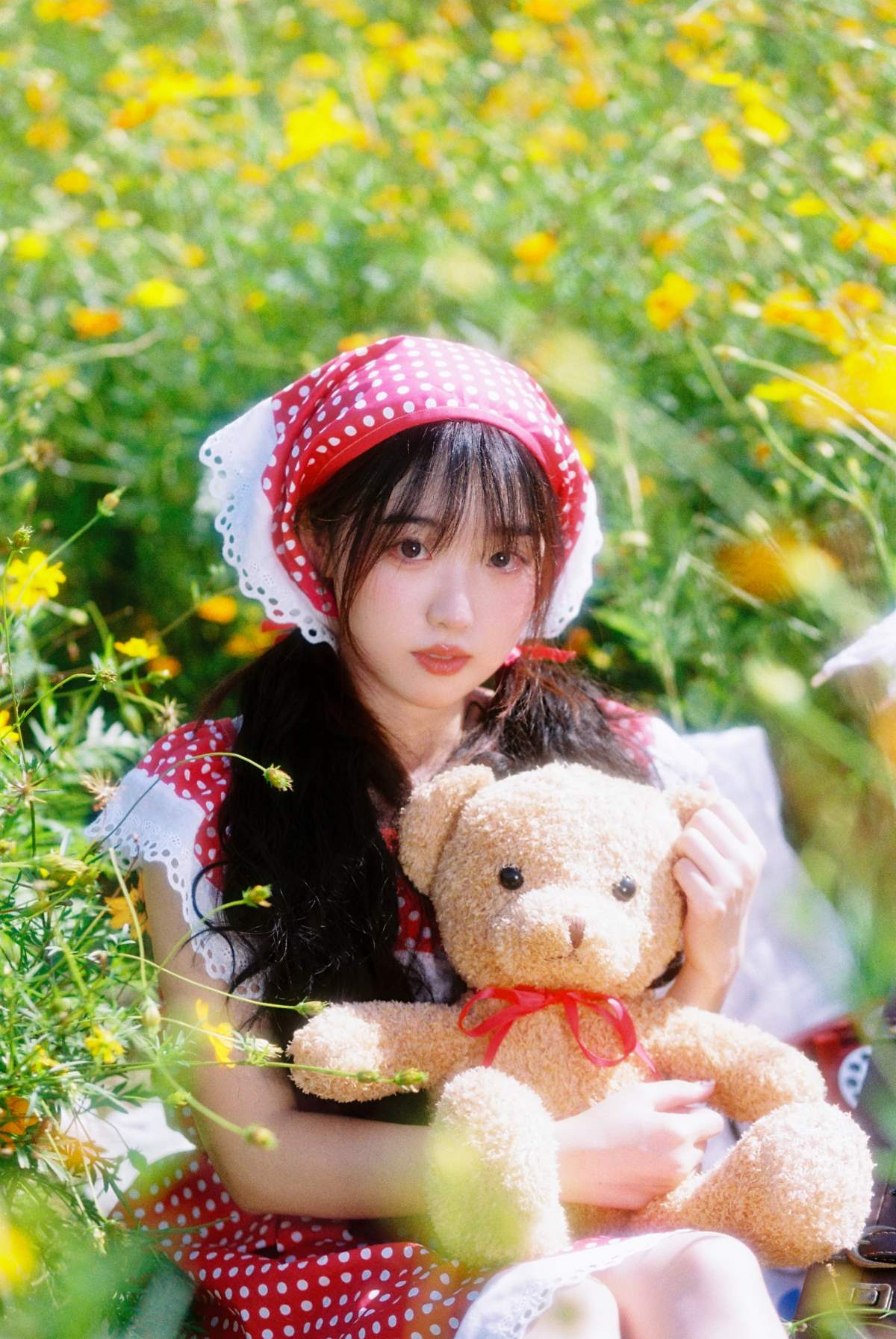 [YITUYU艺图语]2025.07.02 花间的洋娃娃～ yunn