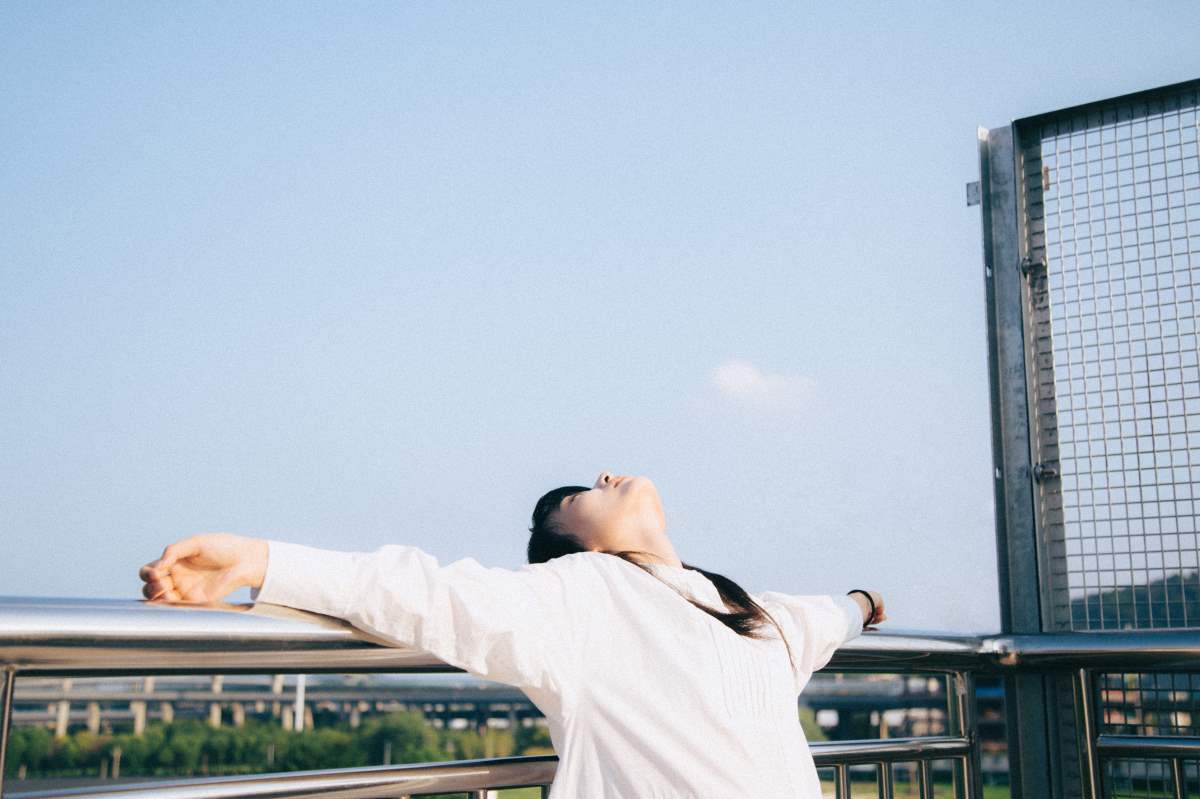 [YITUYU艺图语]2025.07.02 天桥的夏天 养乐白 预览图 - 2