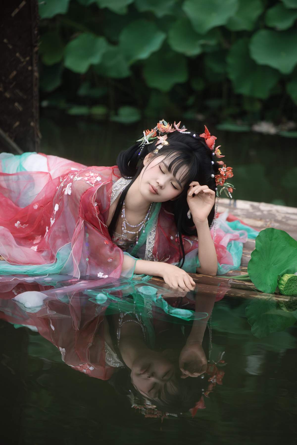 [YITUYU艺图语]2025.07.02 夏日荷花 婳婳