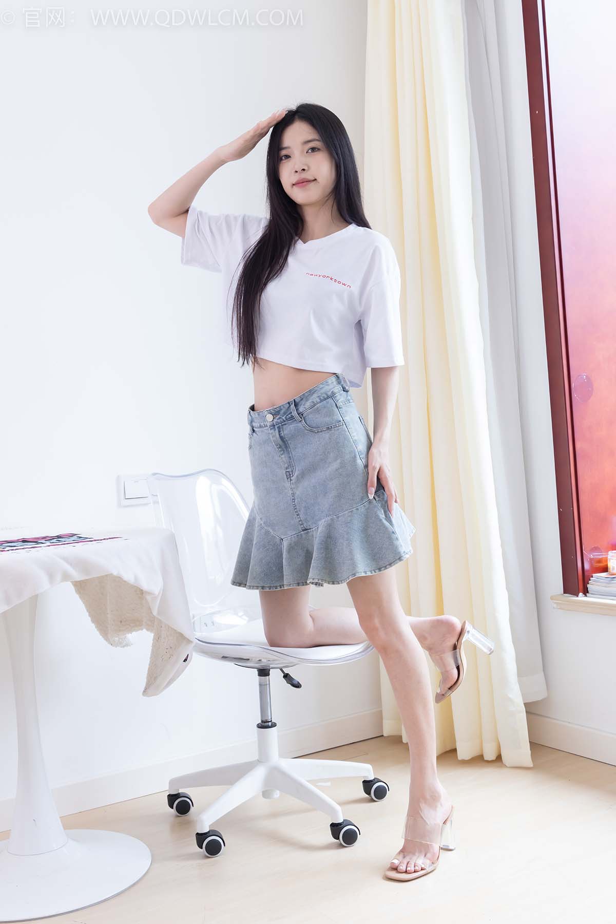 物恋传媒 NO.2469 茯苓-平底鞋、高跟凉鞋、白船袜、裸足 预览图 - 2