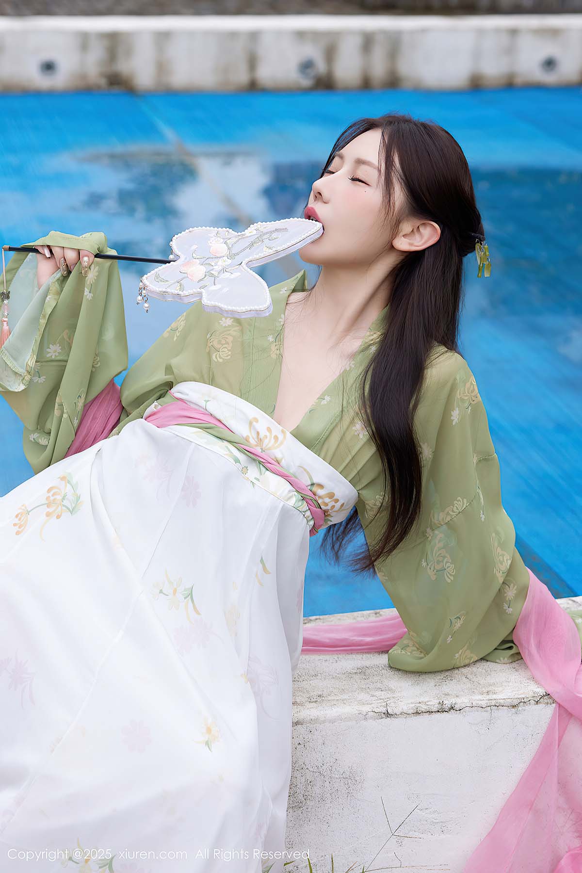 [Xiuren秀人网]2025.09.30 NO.10834 尹甜甜sunny