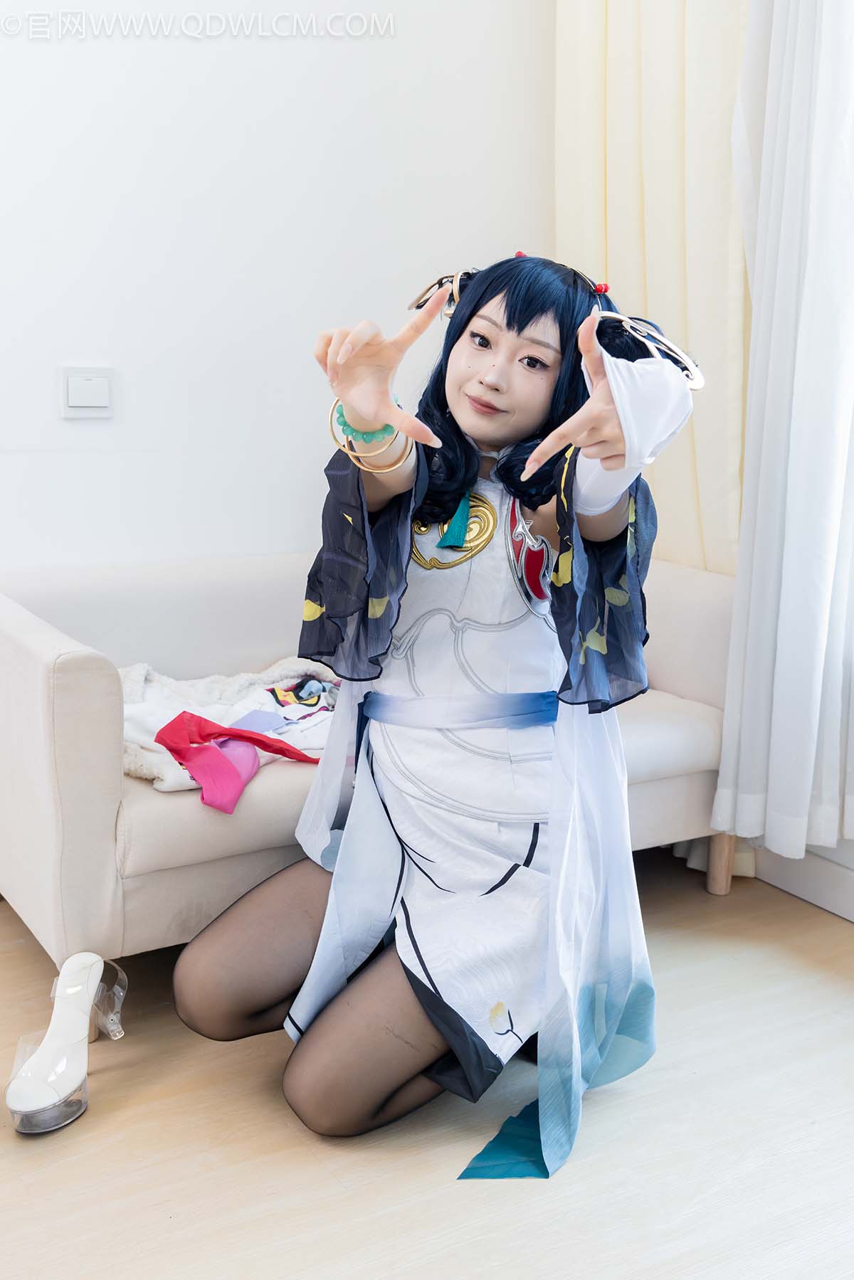 物恋传媒 NO.2478 嘟嘟-cos服、高跟凉鞋、薄白丝、薄黑丝 预览图 - 2