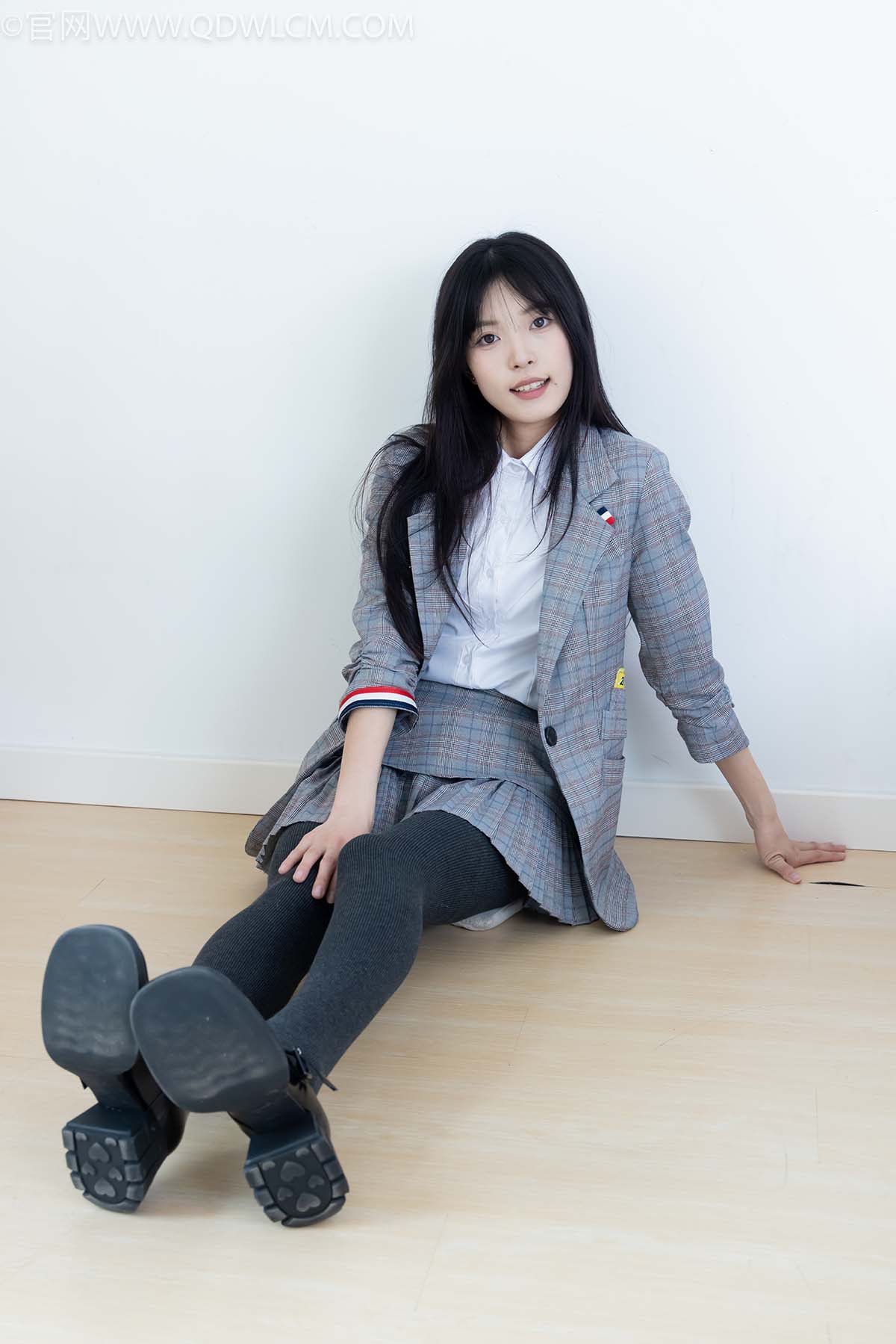 物恋传媒 NO.2479 茯苓-皮鞋、厚灰连裤棉袜