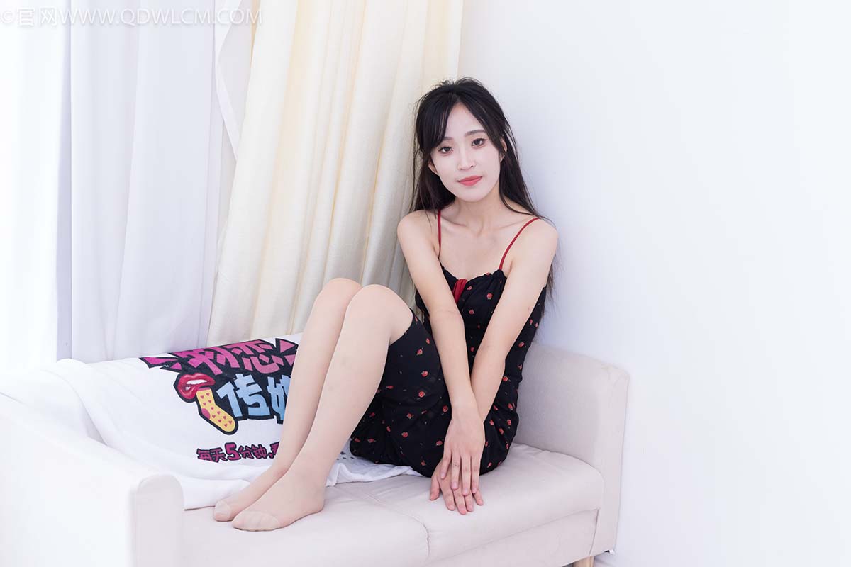 物恋传媒 NO.2481 辣辣-高跟鞋、薄肉丝 预览图 - 2