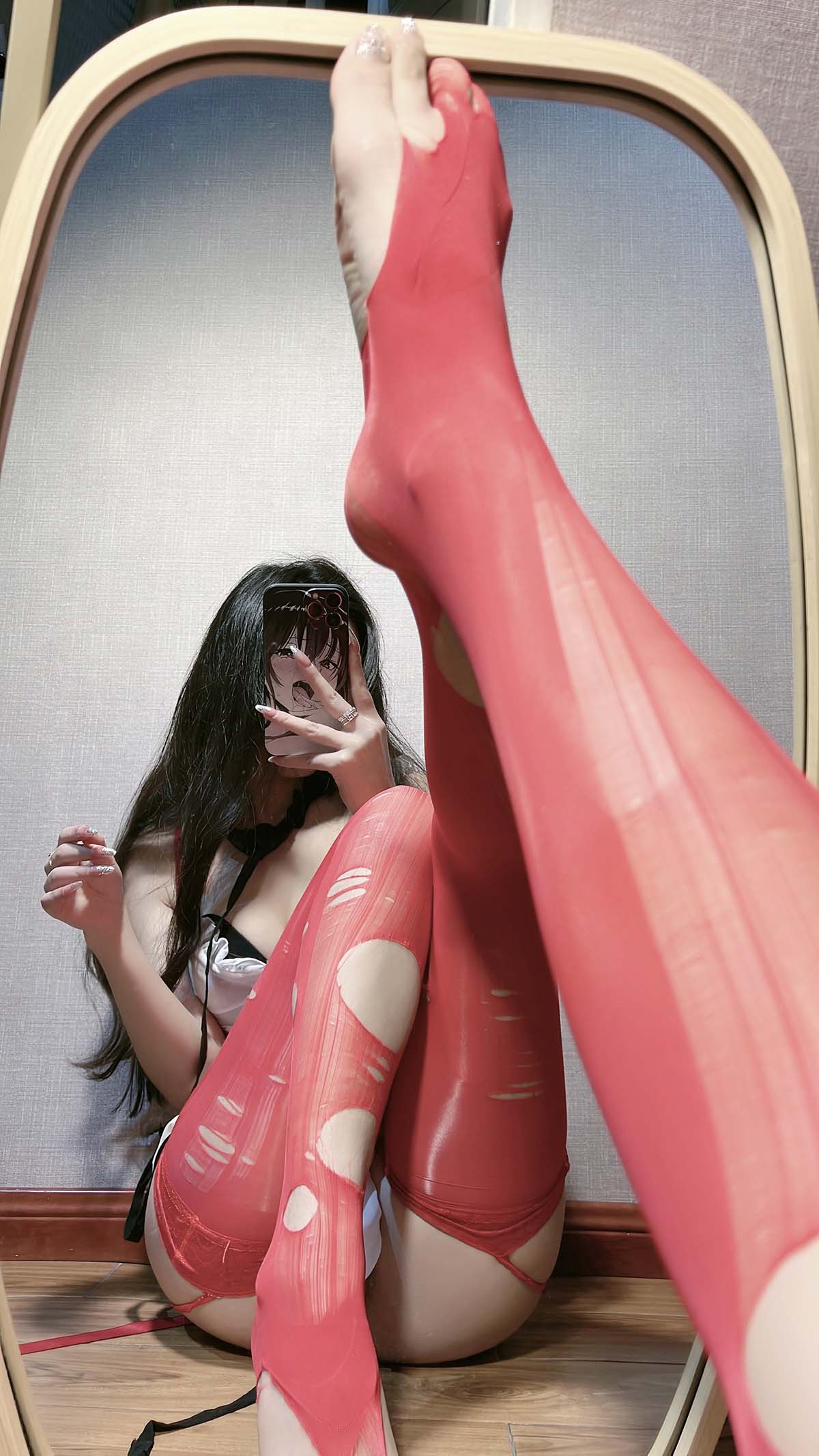 陈佩奇yyyy – 妖艳红丝