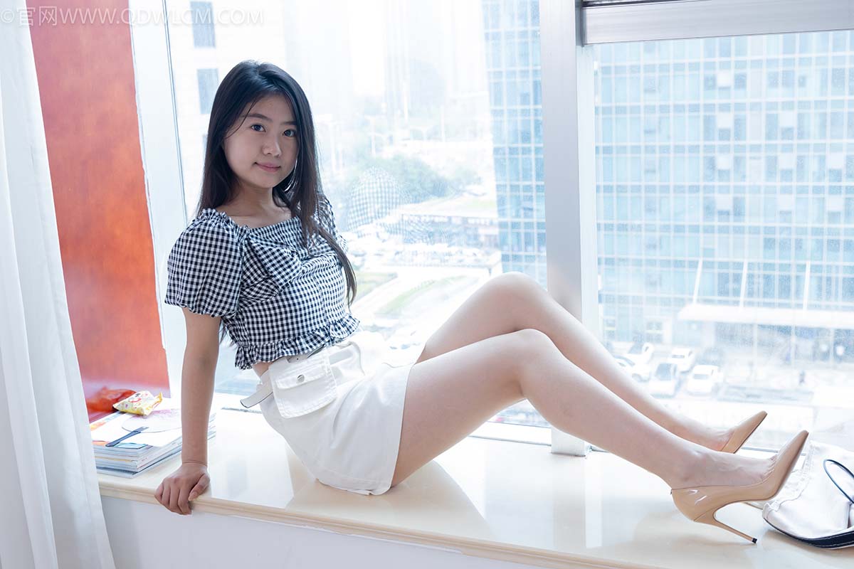 物恋传媒 NO.2484 芋头-三双高跟凉鞋、薄肉丝、裸足 预览图 - 2