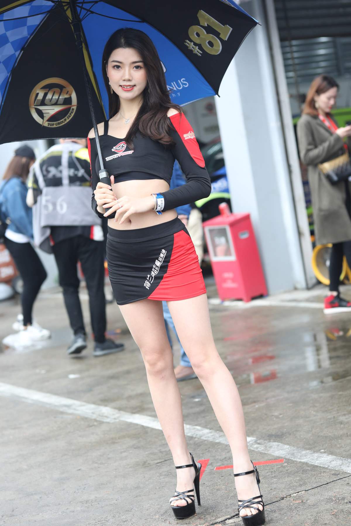 精选街拍作品 NO.4807 红黑套装裙