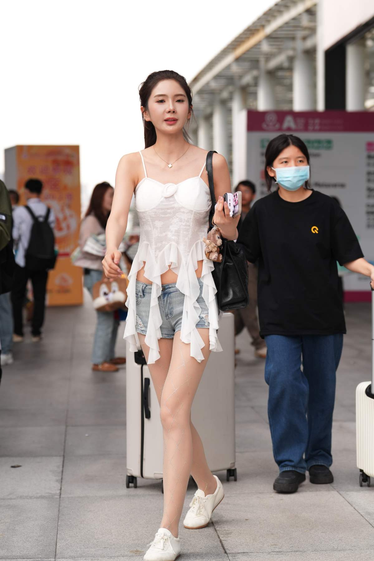 精选街拍作品 NO.4809 高挑牛仔短裤