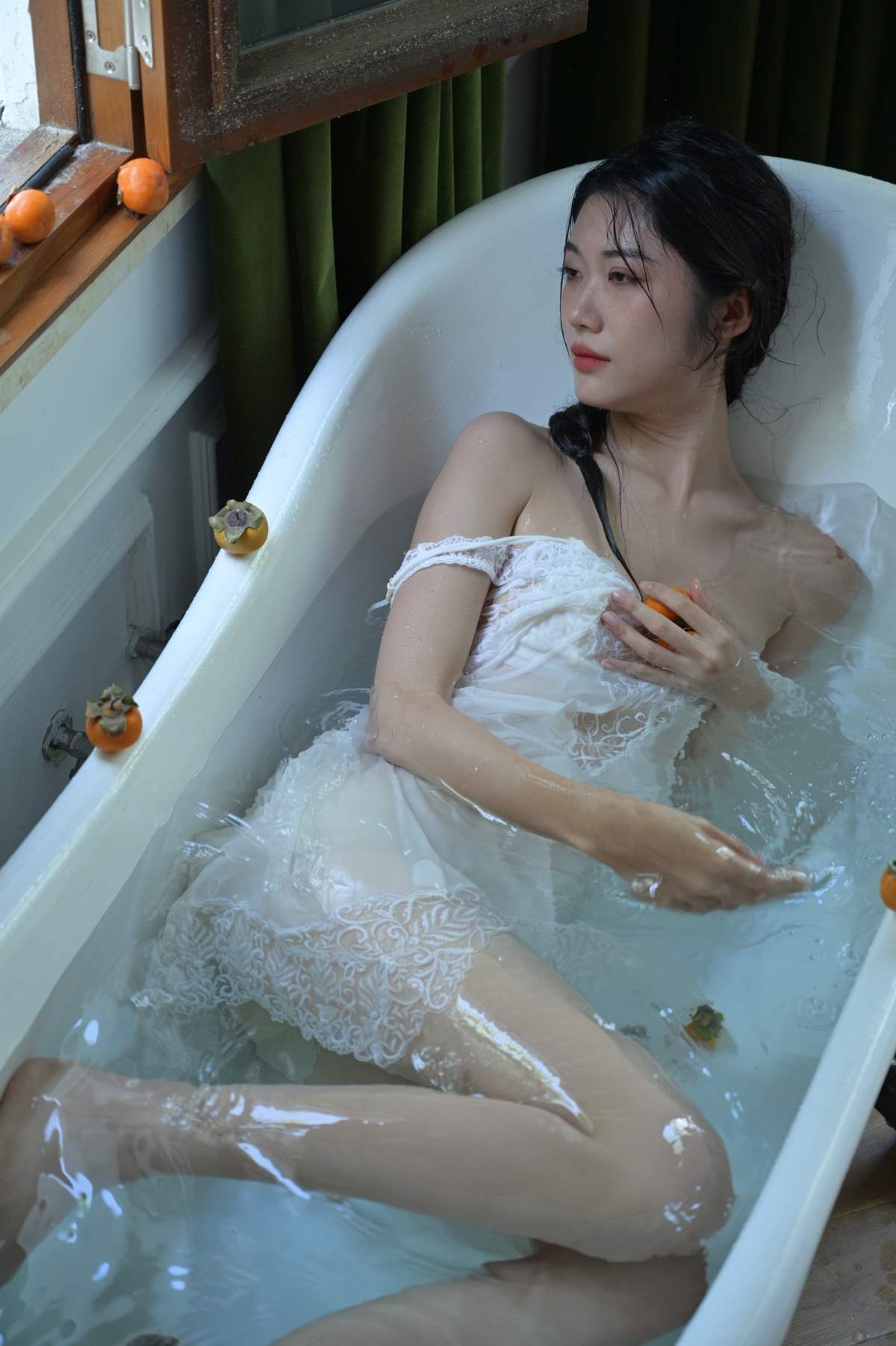 [YITUYU艺图语]2025.07.11 浴缸 费里妮妮