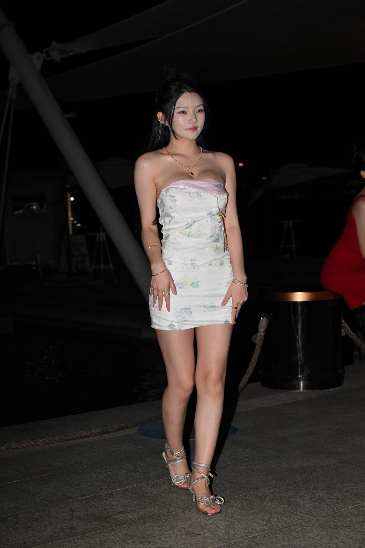 精选街拍作品 NO.4824 白色抹胸裙