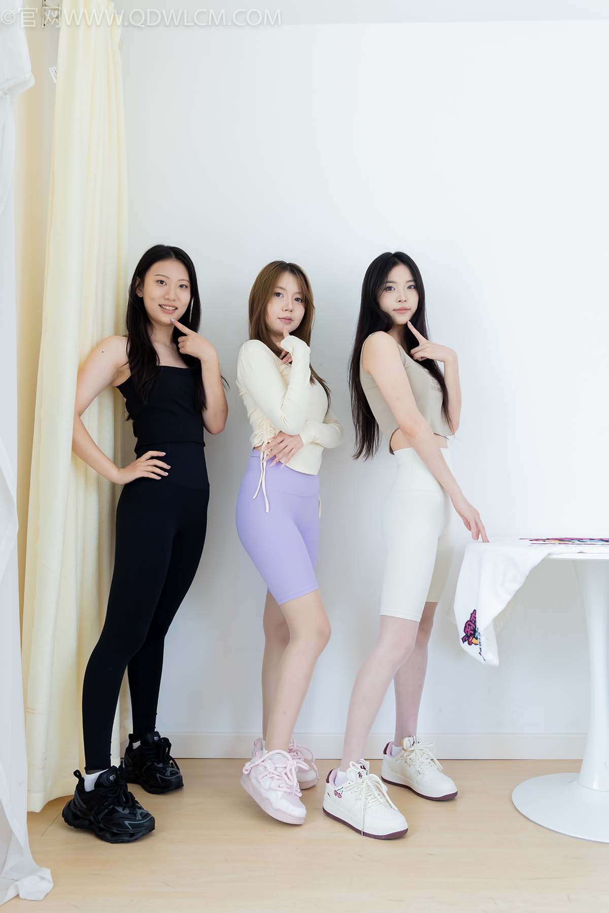 物恋传媒 NO.2493 奶糖&茯苓&小曦-瑜伽裤、运动鞋、白棉袜、薄肉色、白色、黑色丝