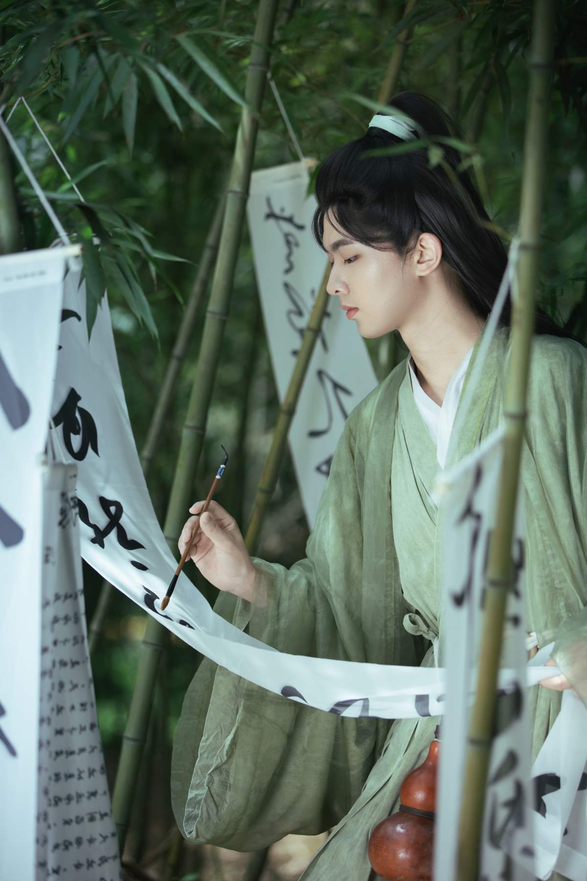 [YITUYU艺图语]2025.07.14 醉卧听竹 白云苍狗狗狗狗