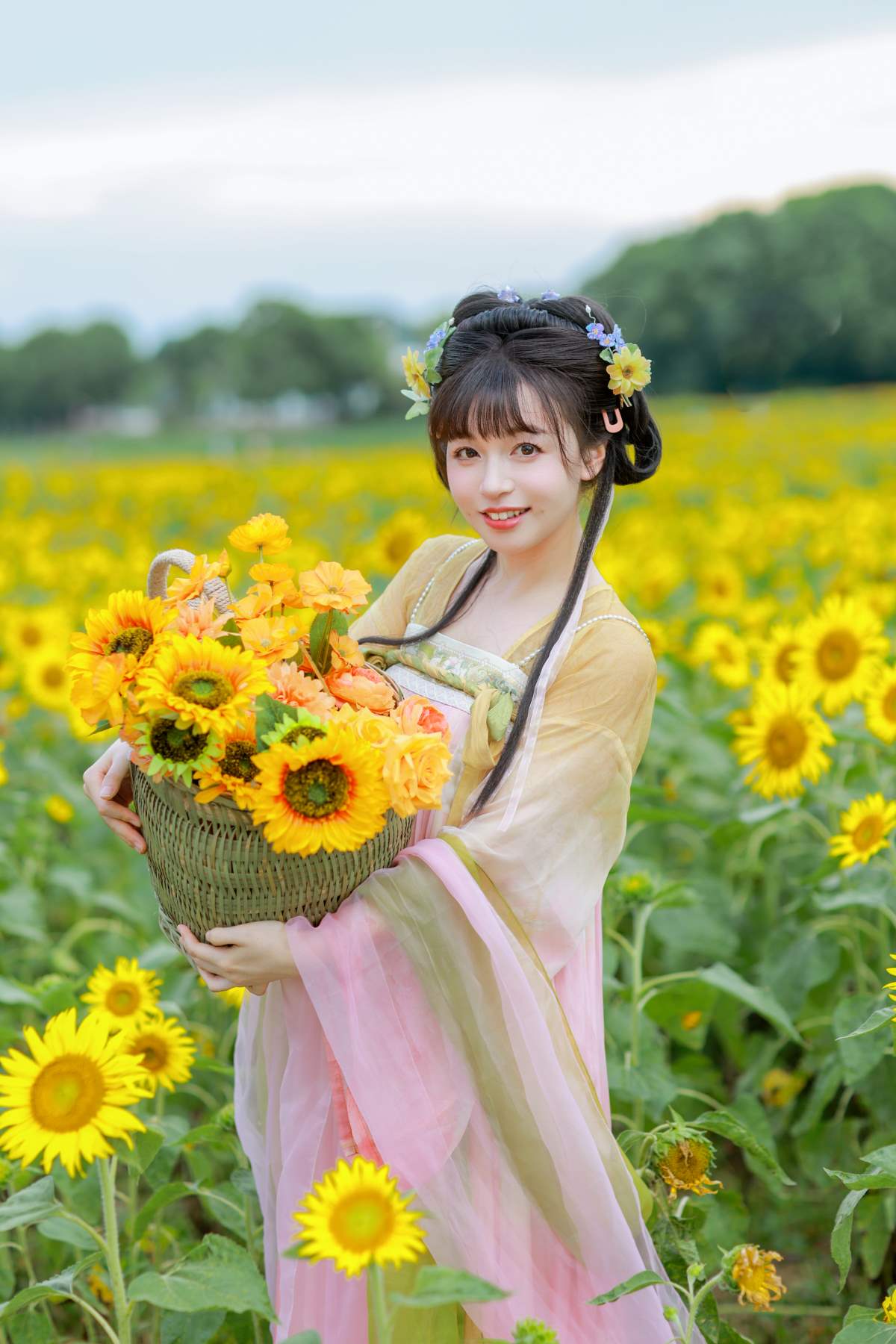 [YITUYU艺图语]2025.07.15 这片向日葵已经被本小姐承包了！ 琳琳