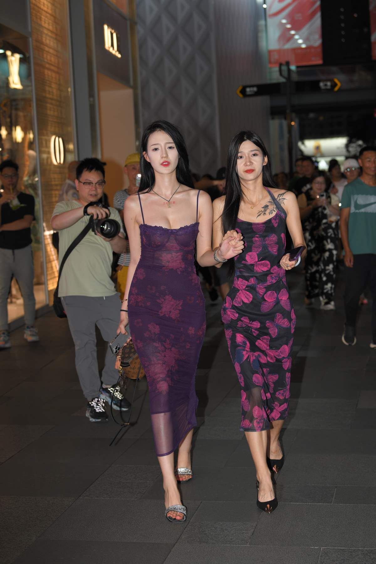 精选街拍作品 NO.4849 复古风吊带裙