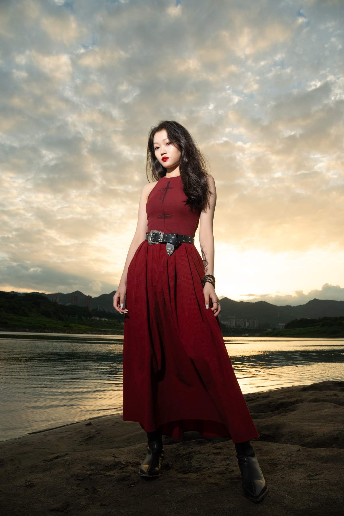 [YITUYU艺图语]2025.07.16 夕阳闪光灯 一只小叙