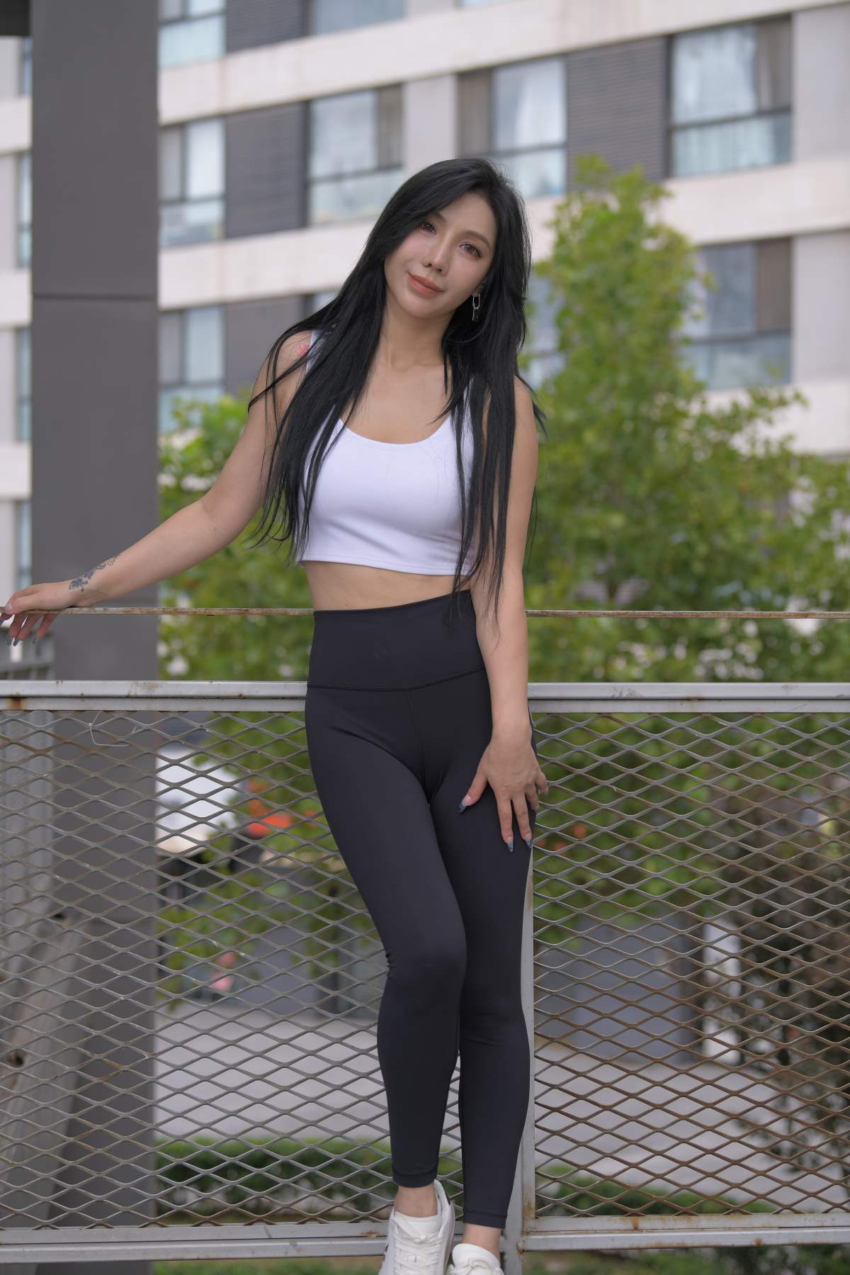 精选街拍作品 NO.4855 一始街拍作品 – 黑色瑜伽裤美女