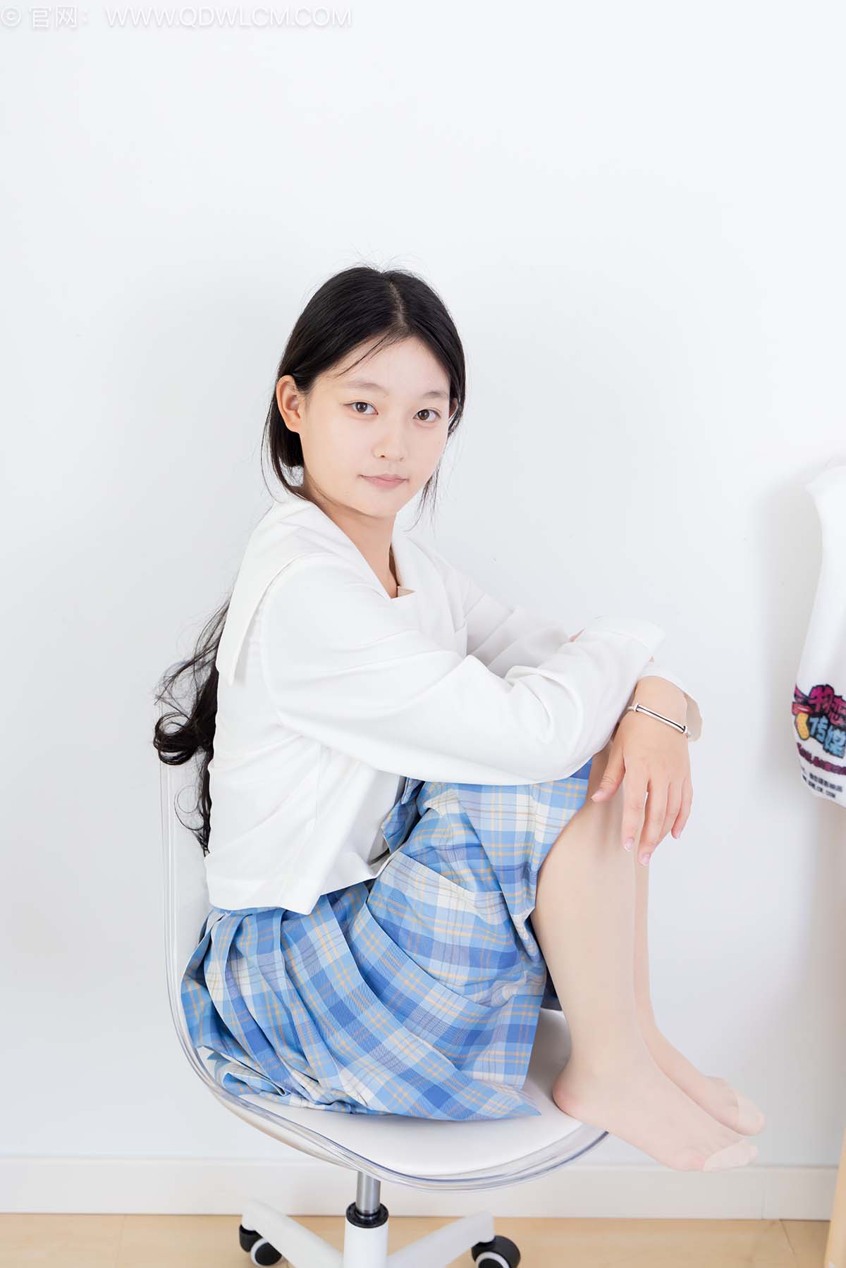 物恋传媒 NO.2505 芙芙-皮鞋、薄肉丝、jk制服