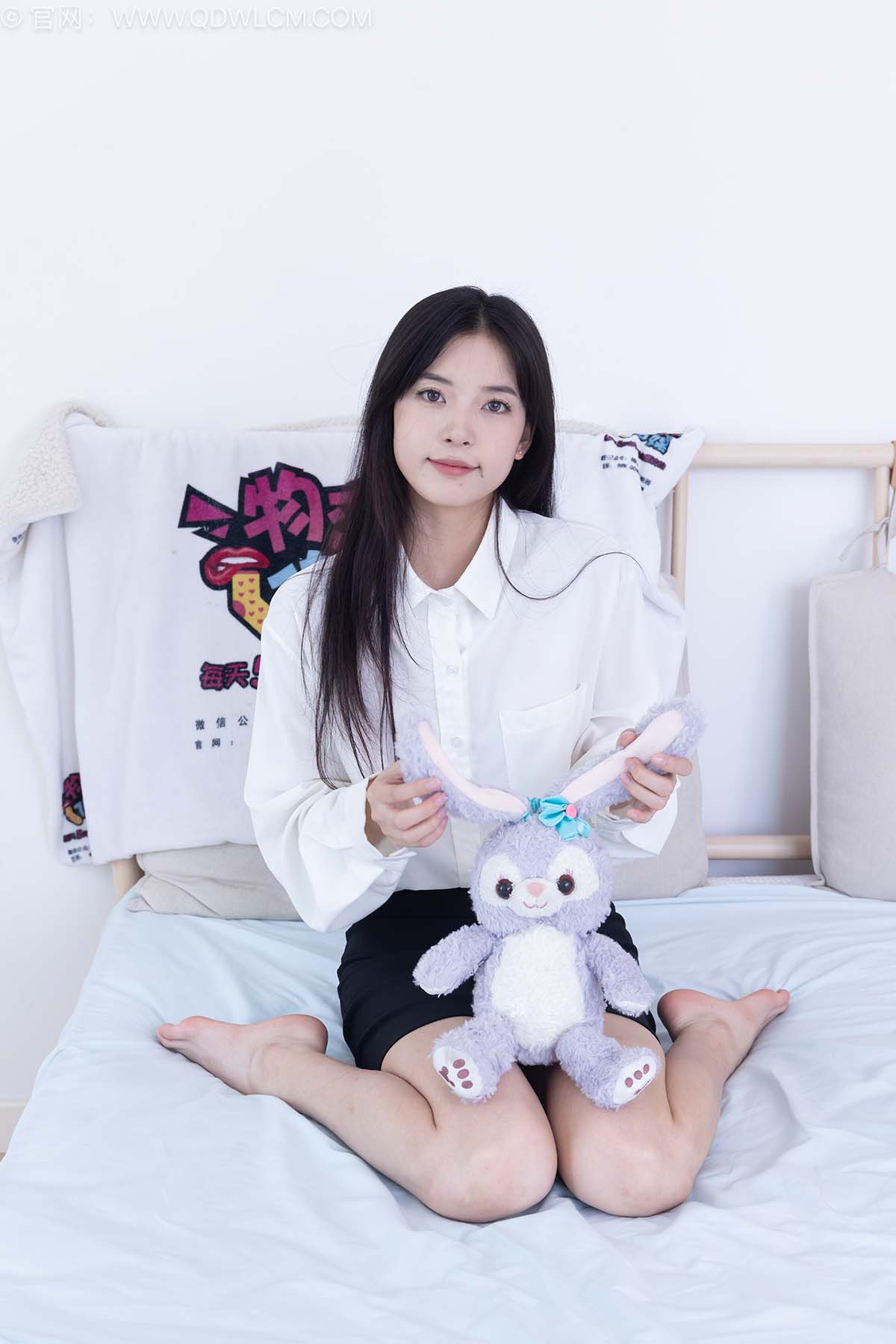 物恋传媒 NO.2506 茯苓-高跟凉鞋、薄肉丝、薄黑丝、裸足 预览图 - 2