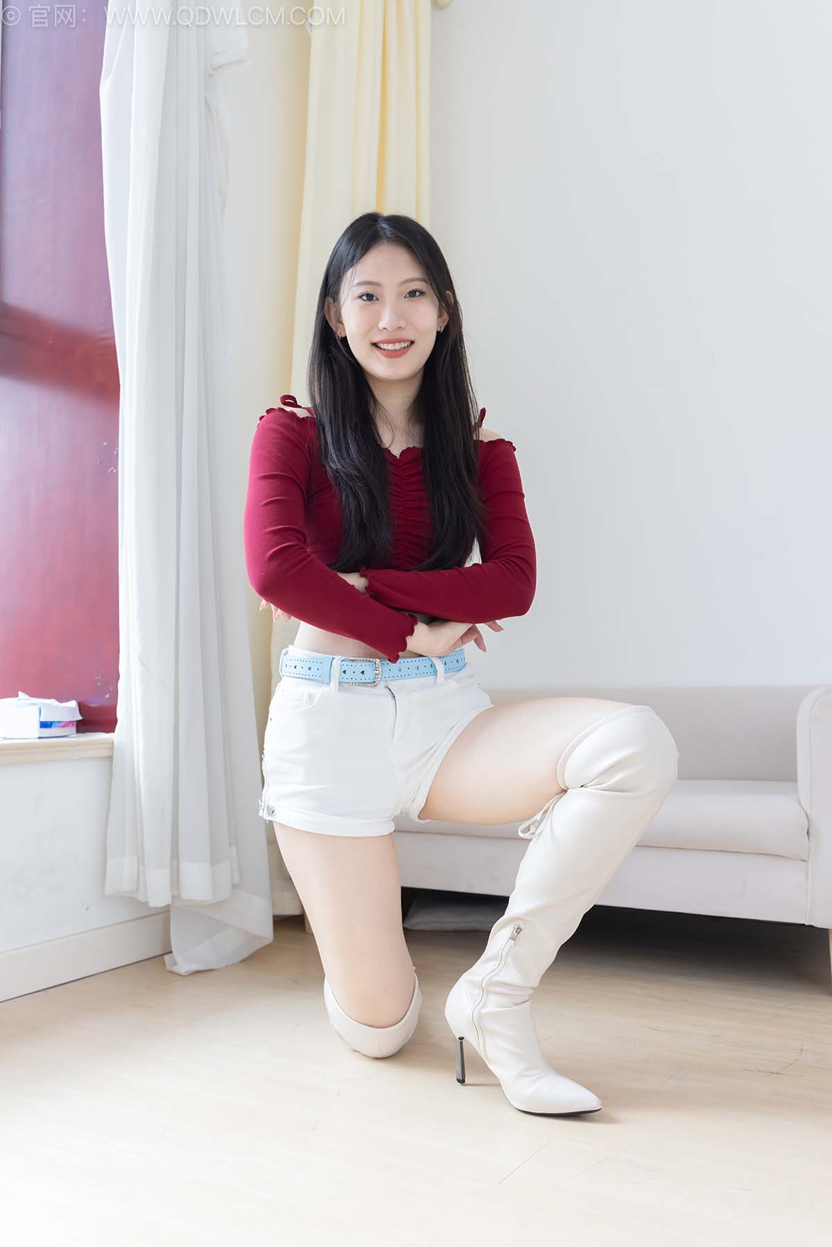 物恋传媒 NO.2507 奶糖-长靴、白棉袜、裸足