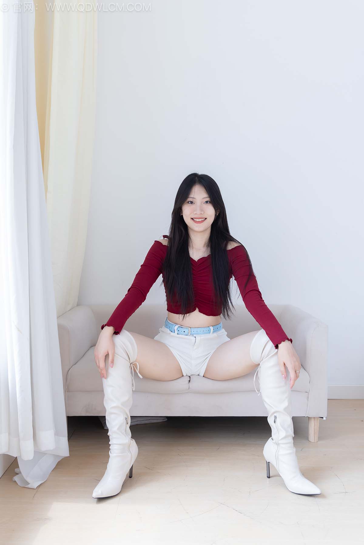 物恋传媒 NO.2507 奶糖-长靴、白棉袜、裸足 预览图 - 2 物恋传媒 NO.2507 奶糖-长靴、白棉袜、裸足 预览图 - 2