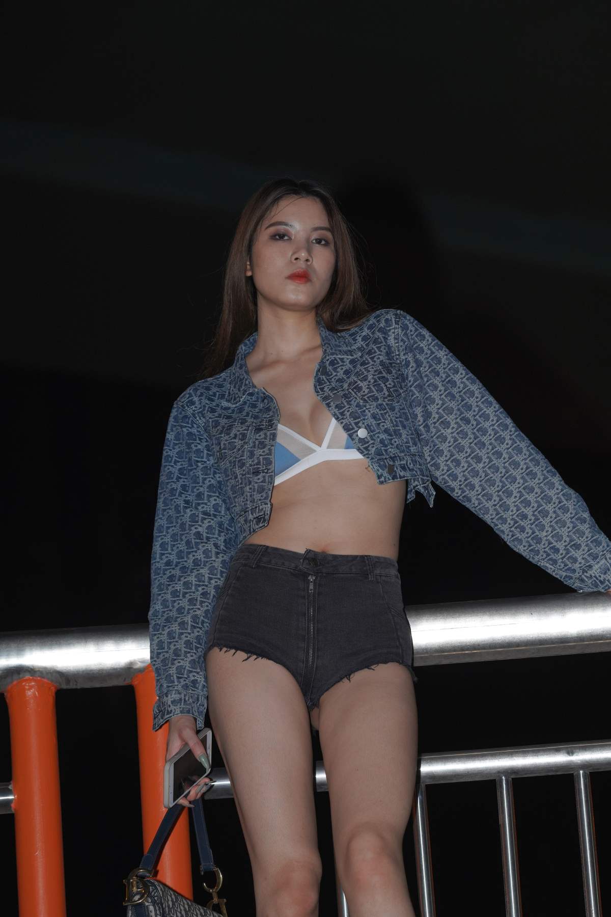 精选街拍作品 NO.4894 牛仔短裤大长腿