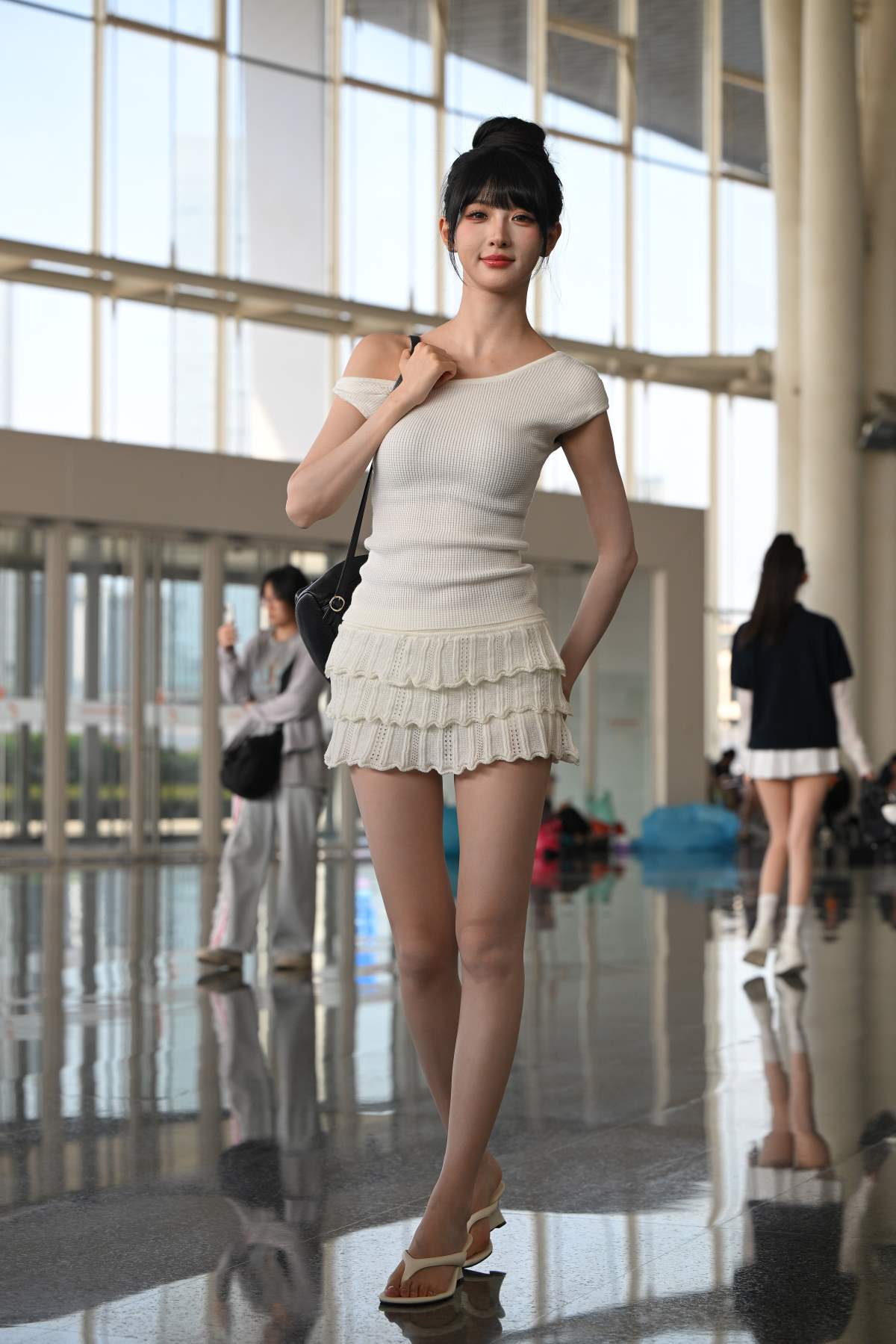 精选街拍作品 NO.4899 白色针织裙