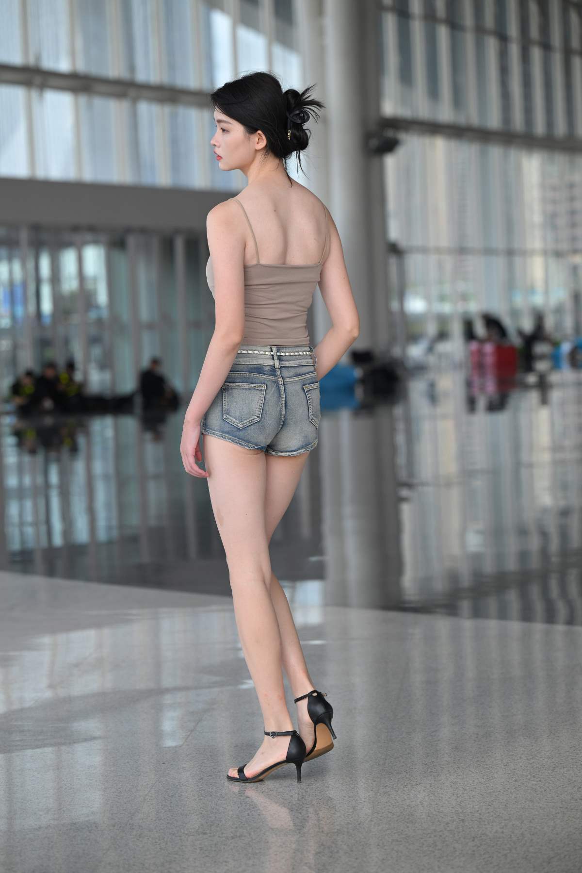 精选街拍作品 NO.4906 牛仔短裤美腿