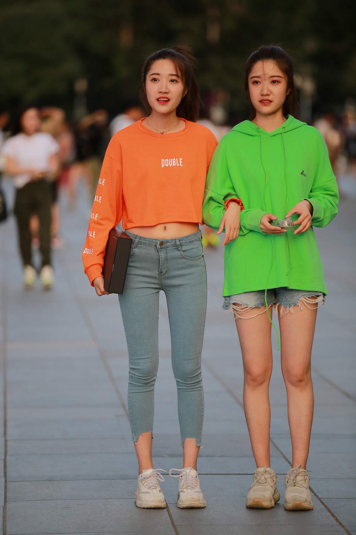 精选街拍作品 NO.4908 阳光靓丽牛仔裤