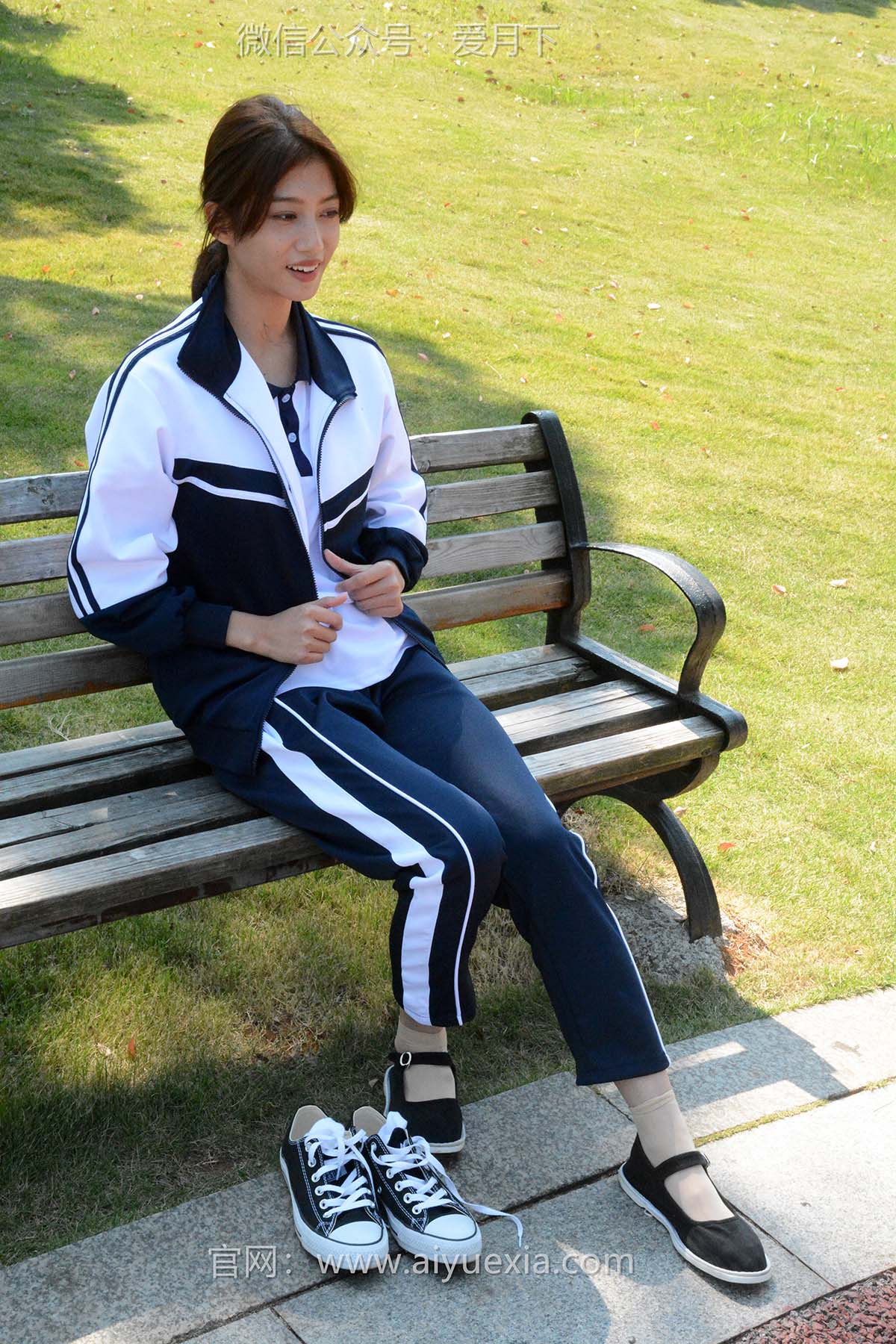 爱月下 NO.004 秀秀【浅发校服】其实我喜欢酷酷的,今天第一期被安排了校服! 预览图 - 2 爱月下 NO.004 秀秀【浅发校服】其实我喜欢酷酷的,今天第一期被安排了校服! 预览图 - 2