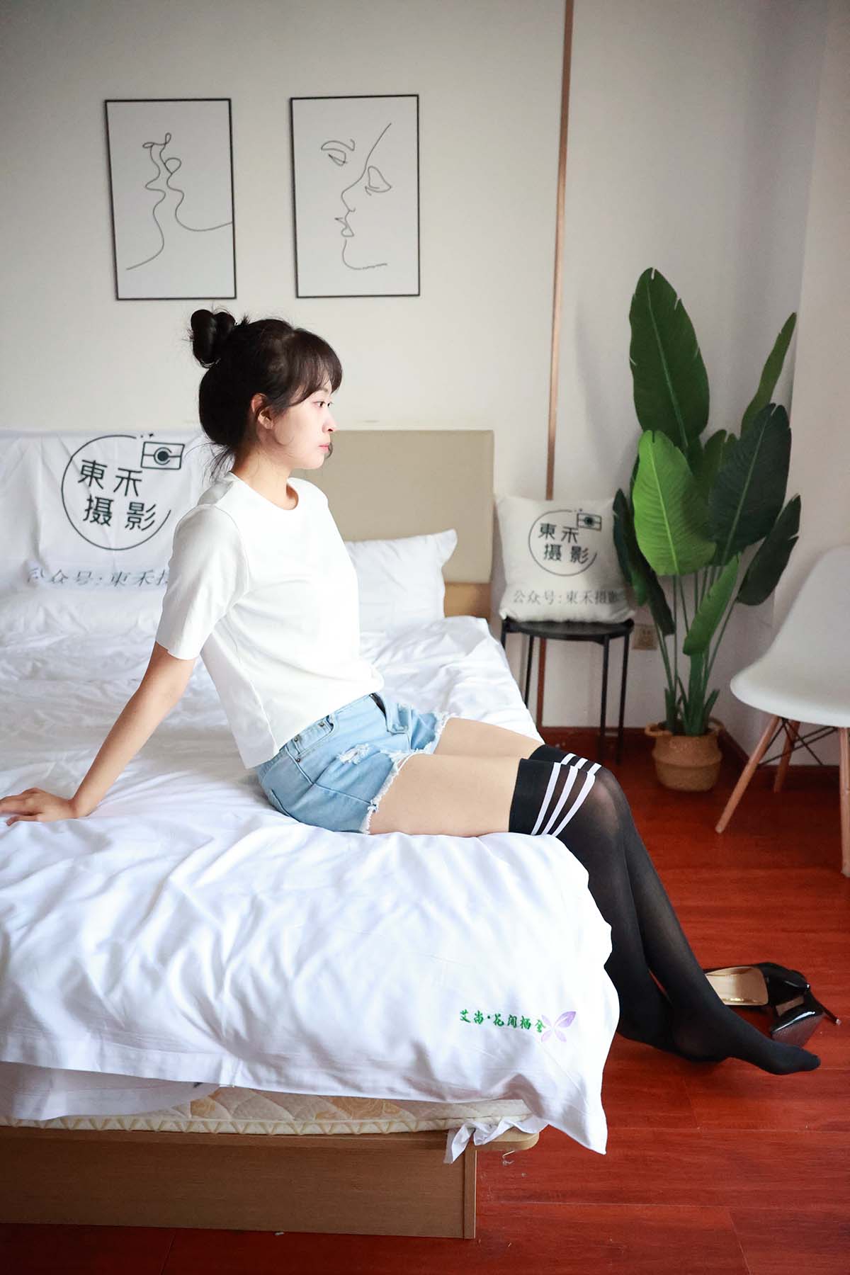 三禾摄影 NO.011 牛仔热裤 高跟 过膝袜 预览图 - 2