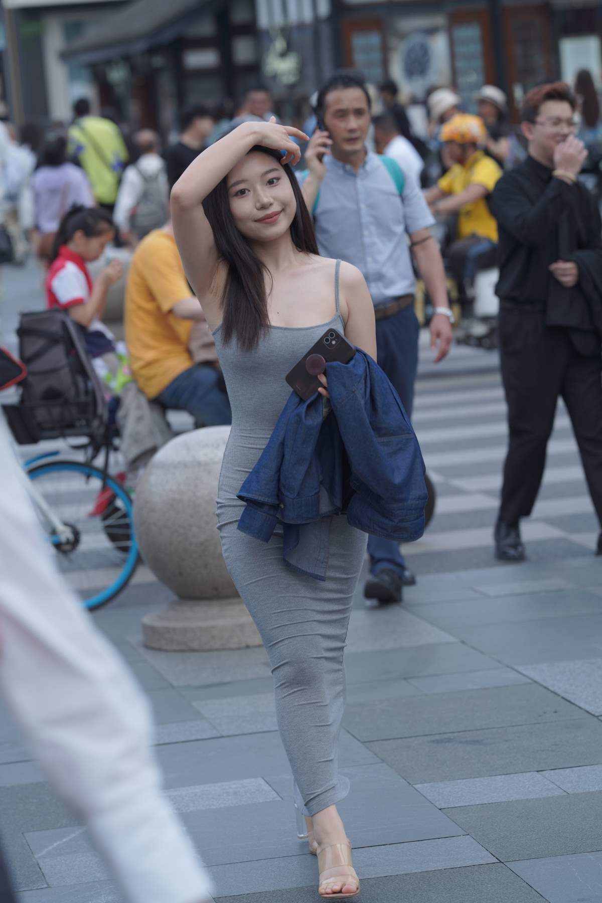 精选街拍作品 NO.4925 气质灰色长裙