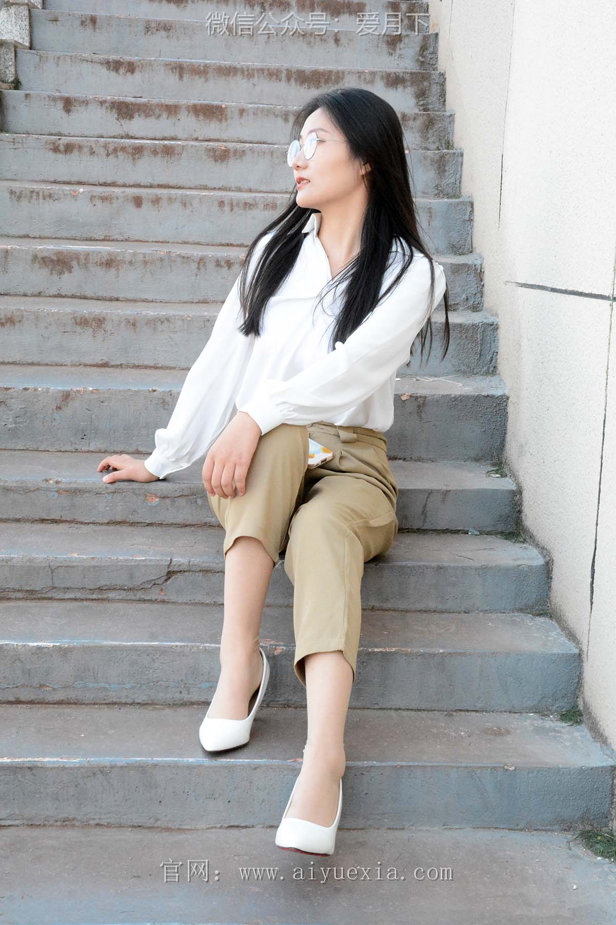 爱月下 NO.005 恰恰【生活套装】展示一下平时出去工作中使用的工作装。略显成熟! 预览图 - 2 爱月下 NO.005 恰恰【生活套装】展示一下平时出去工作中使用的工作装。略显成熟! 预览图 - 2