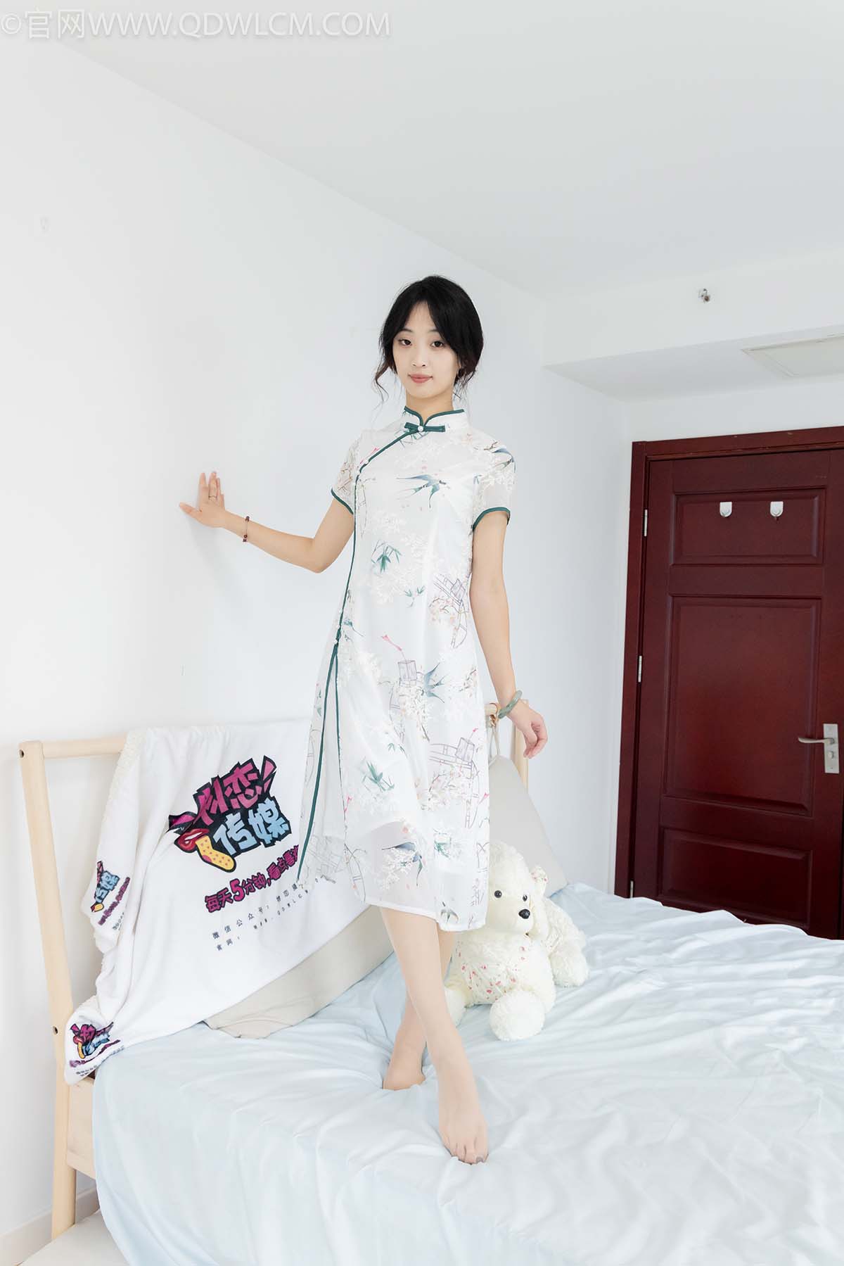 物恋传媒 NO.2515 南南-旗袍、高跟鞋、薄肉丝 预览图 - 2 物恋传媒 NO.2515 南南-旗袍、高跟鞋、薄肉丝 预览图 - 2