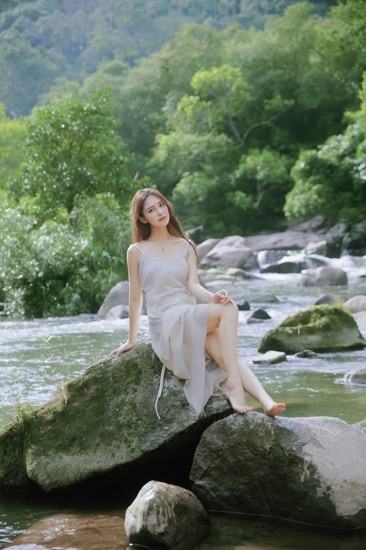 [YITUYU艺图语]2025.07.28 黄裙逐溪 水花漫 颖儿YY