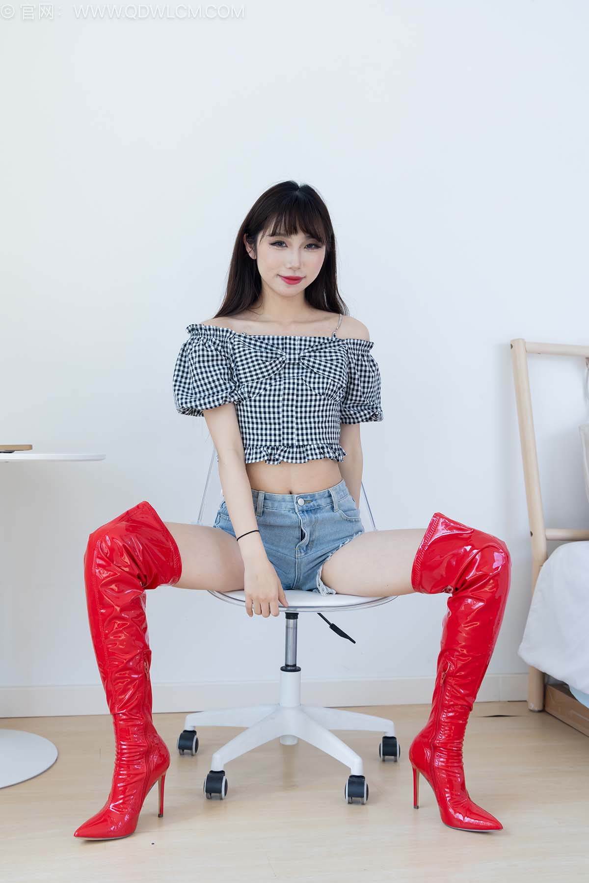 物恋传媒 NO.2521 泡泡-高跟长靴、白棉袜、裸足 预览图 - 2 物恋传媒 NO.2521 泡泡-高跟长靴、白棉袜、裸足 预览图 - 2