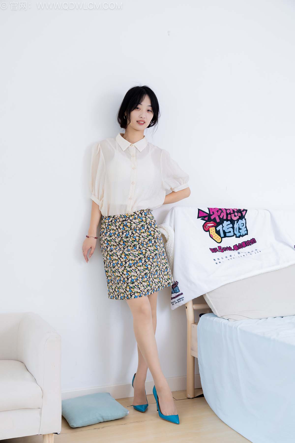 物恋传媒 NO.2526 南南-三双高跟鞋、薄肉丝、裸足 预览图 - 2 物恋传媒 NO.2526 南南-三双高跟鞋、薄肉丝、裸足 预览图 - 2