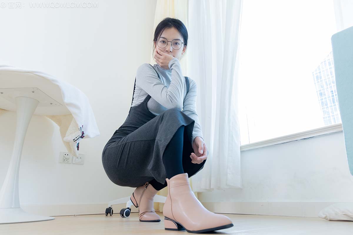 物恋传媒 NO.2533 茯苓-短靴、厚黑丝、皮筋绑脚老头乐挠脚 预览图 - 1 物恋传媒 NO.2533 茯苓-短靴、厚黑丝、皮筋绑脚老头乐挠脚 预览图 - 1