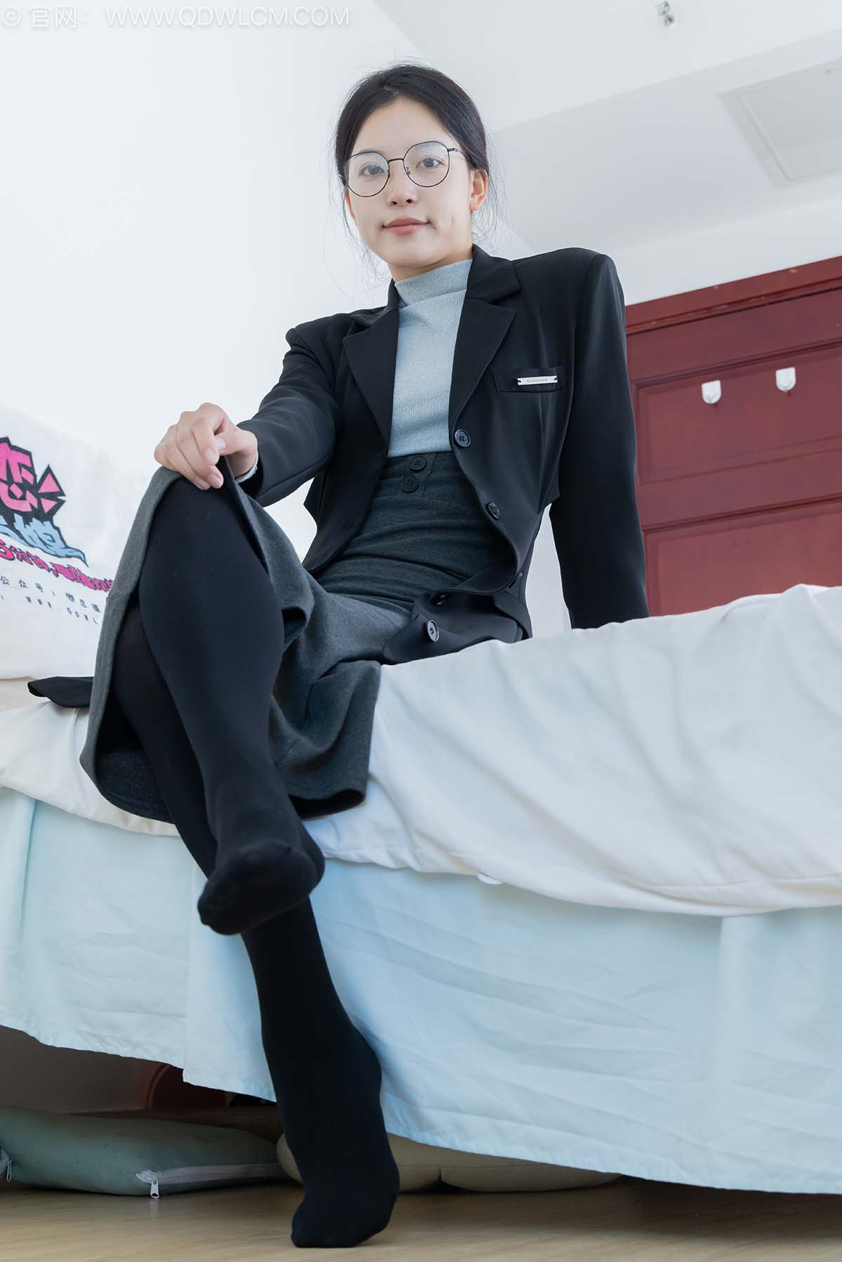 物恋传媒 NO.2533 茯苓-短靴、厚黑丝、皮筋绑脚老头乐挠脚 预览图 - 2 物恋传媒 NO.2533 茯苓-短靴、厚黑丝、皮筋绑脚老头乐挠脚 预览图 - 2