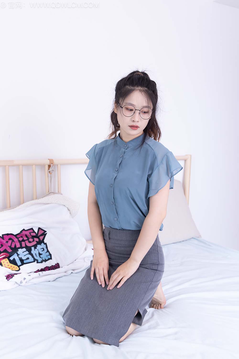 物恋传媒 NO.2540 小紫-三双高跟鞋、薄肉丝、裸足 预览图 - 2 物恋传媒 NO.2540 小紫-三双高跟鞋、薄肉丝、裸足 预览图 - 2