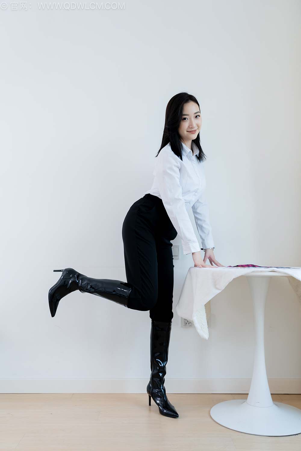 物恋传媒 NO.2541 恬恬-高跟长靴、薄肉丝、ol制服裤里丝 预览图 - 2 物恋传媒 NO.2541 恬恬-高跟长靴、薄肉丝、ol制服裤里丝 预览图 - 2