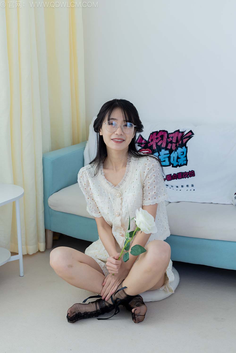 物恋传媒 NO.2543 菜菜-高跟鞋、蕾丝短黑丝、裸足、银色脚链 预览图 - 2 物恋传媒 NO.2543 菜菜-高跟鞋、蕾丝短黑丝、裸足、银色脚链 预览图 - 2