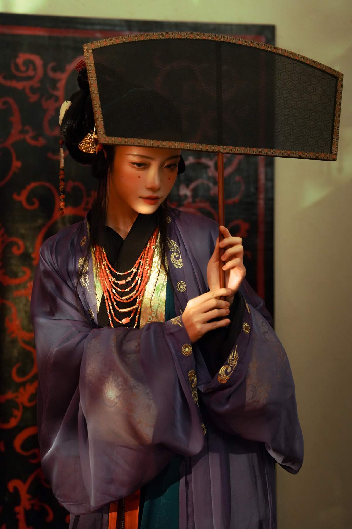 [YITUYU艺图语]2025.08.11 长眉红妆，幽微烛火 桃迟