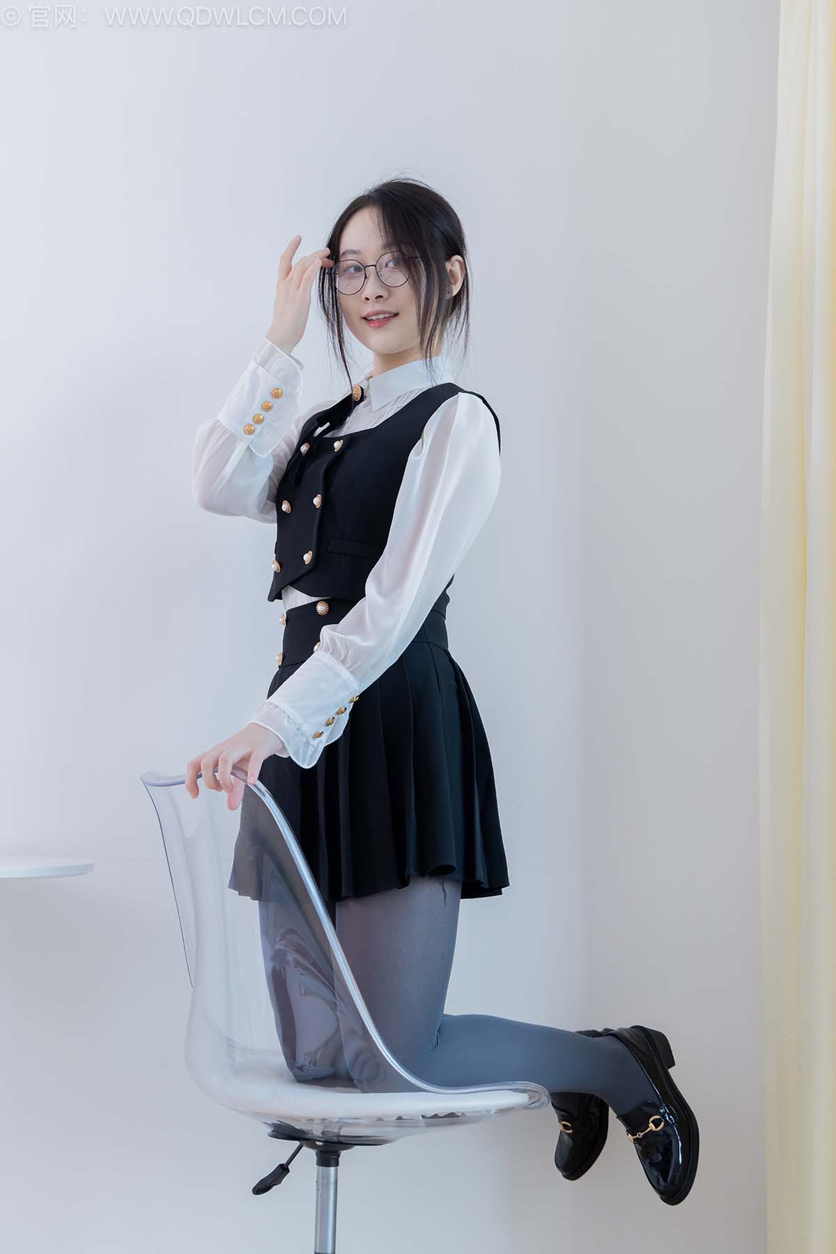 物恋传媒 NO.2553 小新-皮鞋、厚灰丝、裸足 预览图 - 2 物恋传媒 NO.2553 小新-皮鞋、厚灰丝、裸足 预览图 - 2