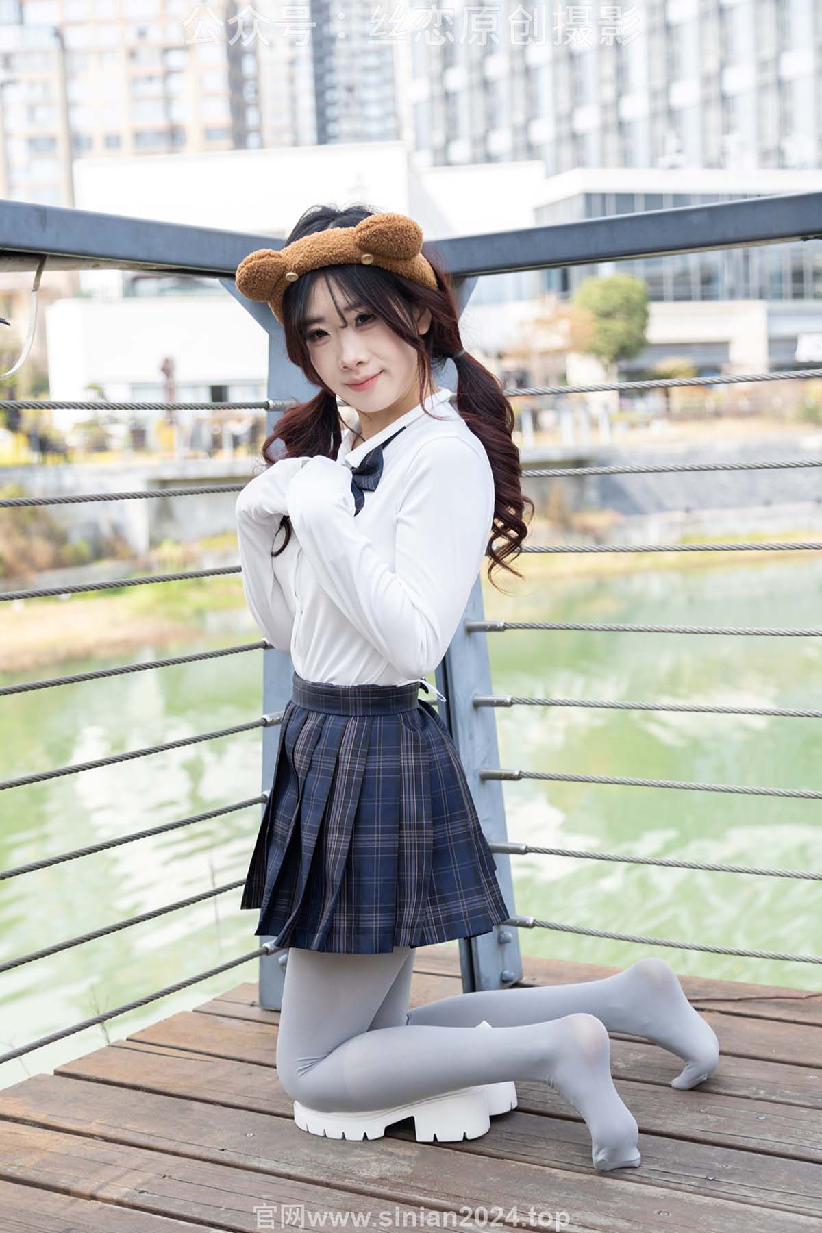 丝恋摄影 NO.009 小梦-白色衬衫 碎花短裙 灰色丝袜 白色玛丽珍 预览图 - 2 丝恋摄影 NO.009 小梦-白色衬衫 碎花短裙 灰色丝袜 白色玛丽珍 预览图 - 2