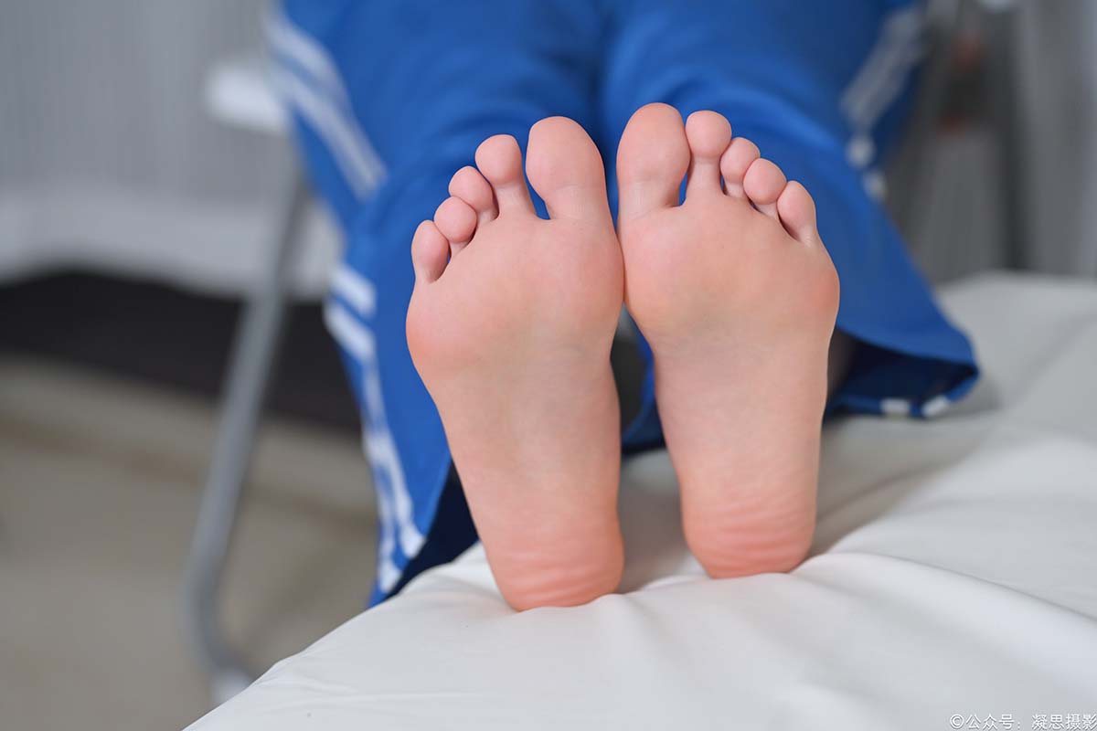 凝思摄影 NO.056 小慧-校服、短白袜、帆布鞋 预览图 - 2 凝思摄影 NO.056 小慧-校服、短白袜、帆布鞋 预览图 - 2