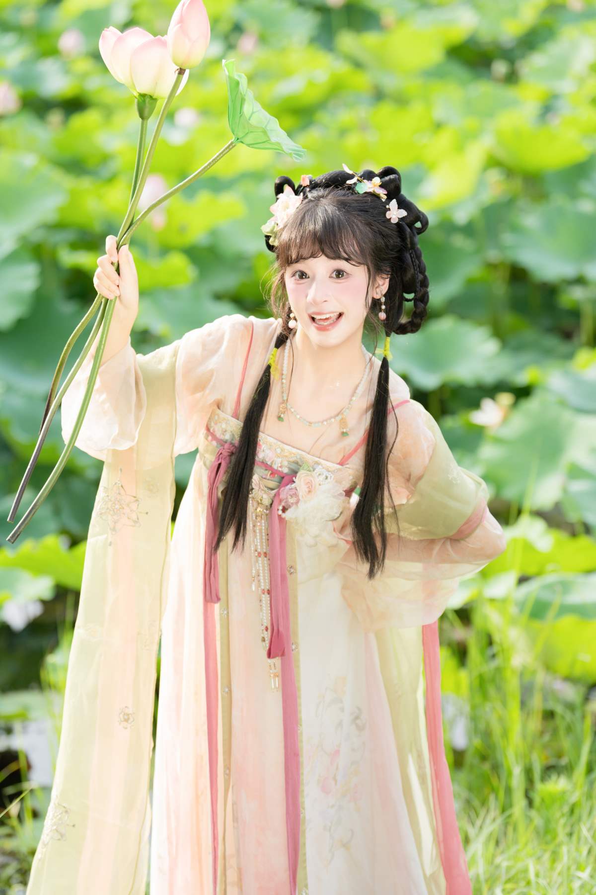 [YITUYU艺图语]2025.08.22 荷花仙子 夏芋小年
