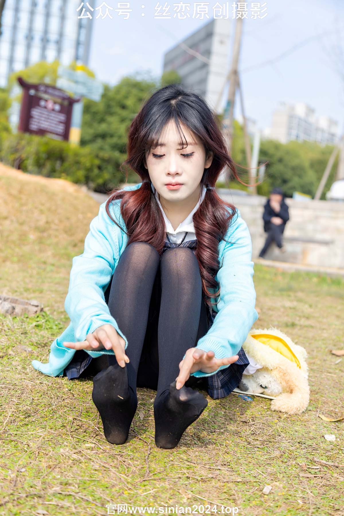 丝恋摄影 NO.020 小梦-学院风 jk连衣裙 黑色丝袜 黑色小皮鞋 预览图 - 2 丝恋摄影 NO.020 小梦-学院风 jk连衣裙 黑色丝袜 黑色小皮鞋 预览图 - 2