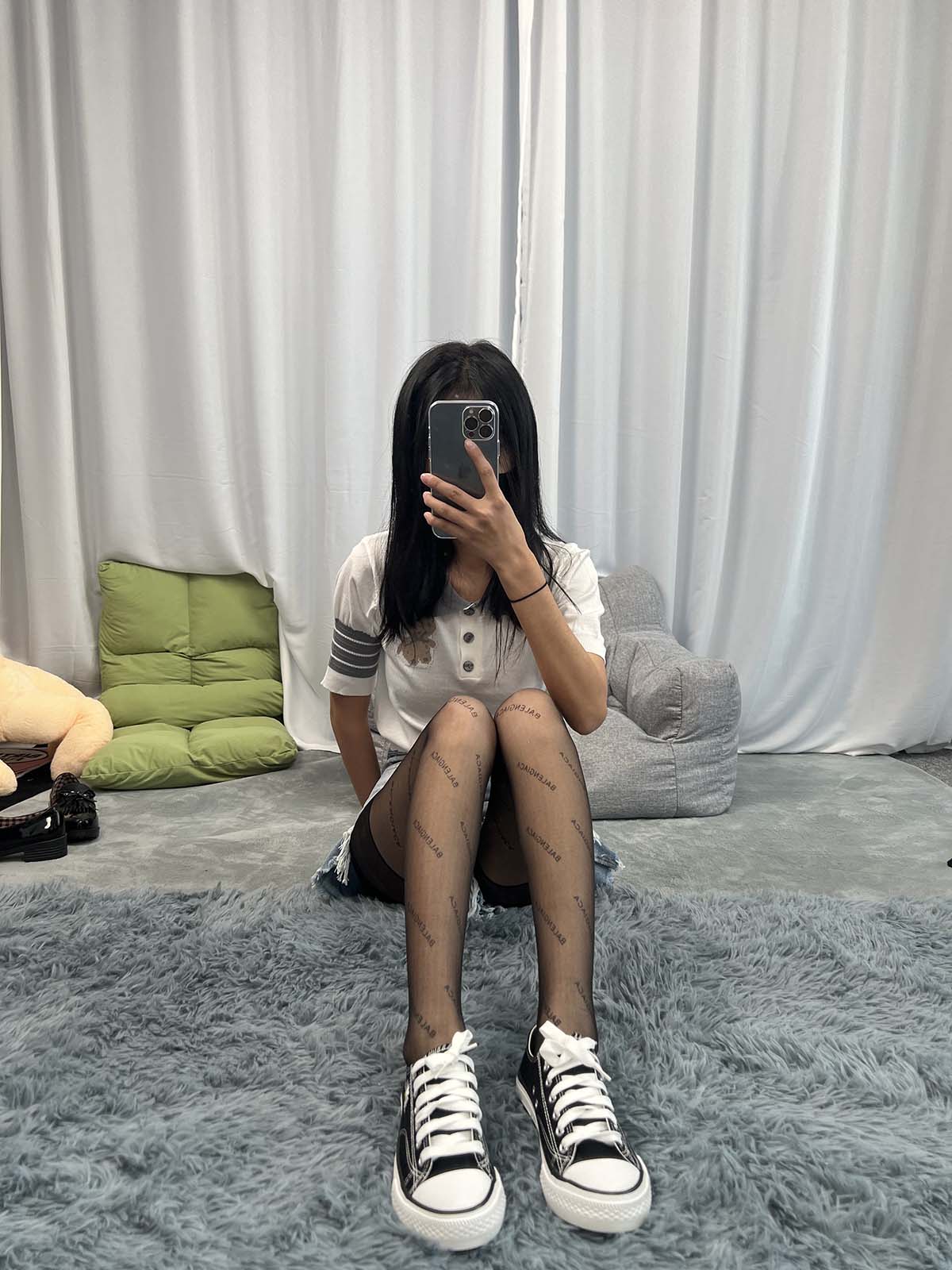 三禾摄影 NO.061 字母黑丝 帆布鞋 预览图 - 2 三禾摄影 NO.061 字母黑丝 帆布鞋 预览图 - 2