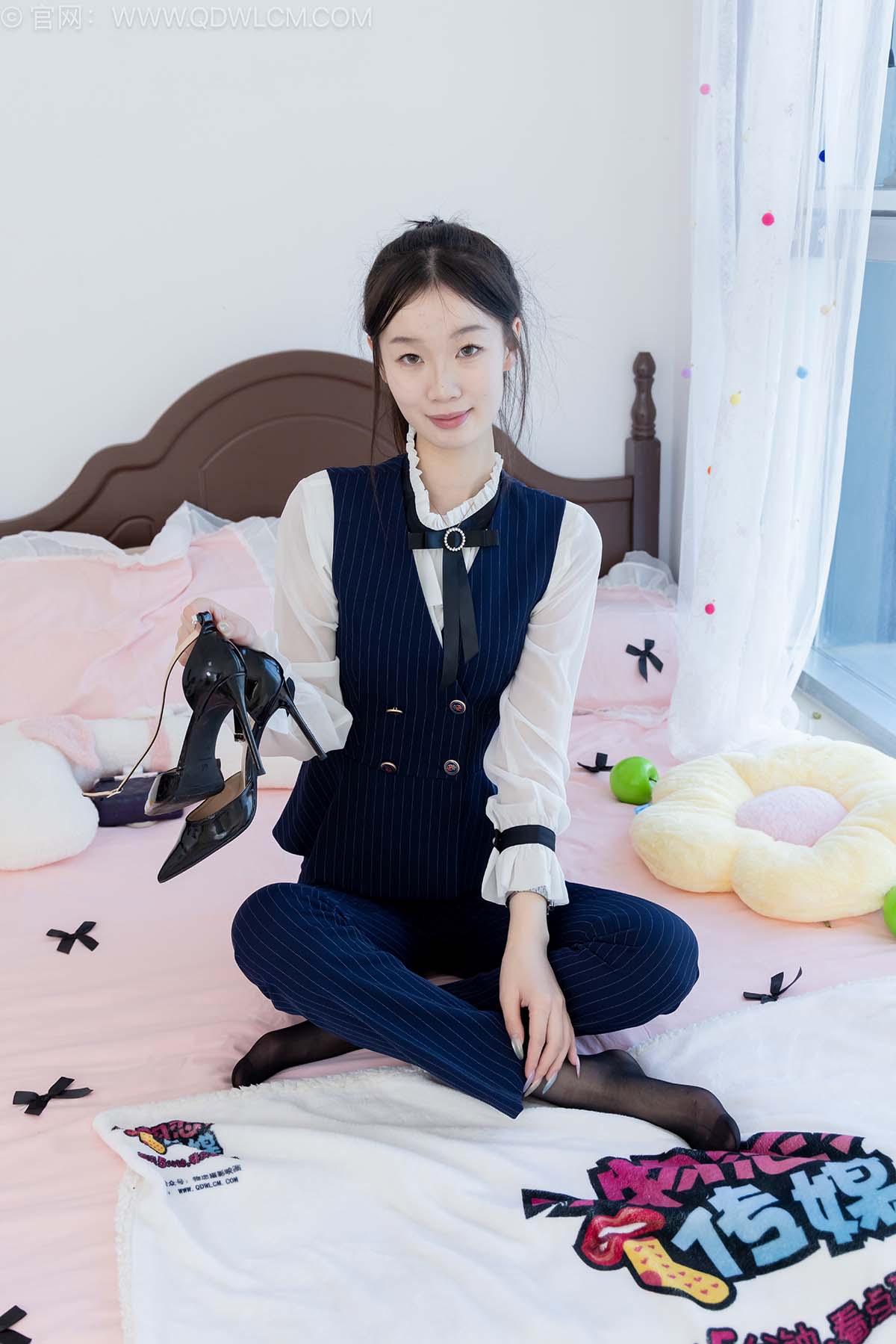 物恋传媒 NO.2578 水蜜桃-高跟鞋、薄黑丝、银行制服、裤里丝 预览图 - 2 物恋传媒 NO.2578 水蜜桃-高跟鞋、薄黑丝、银行制服、裤里丝 预览图 - 2